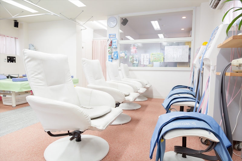 明るい院内で皆様の健康のお手伝いをさせていただきます！_01