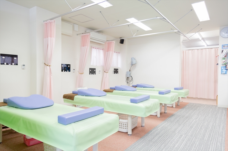 明るい院内で皆様の健康のお手伝いをさせていただきます！_03